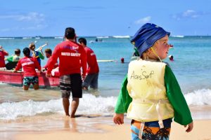 Volunteering at the beach with travel2change